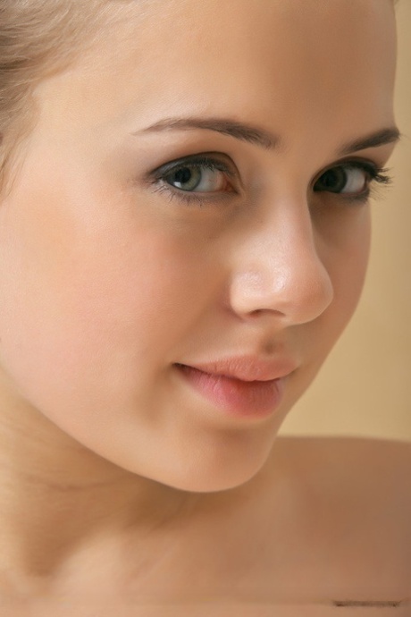 beautiful face hot nude archive