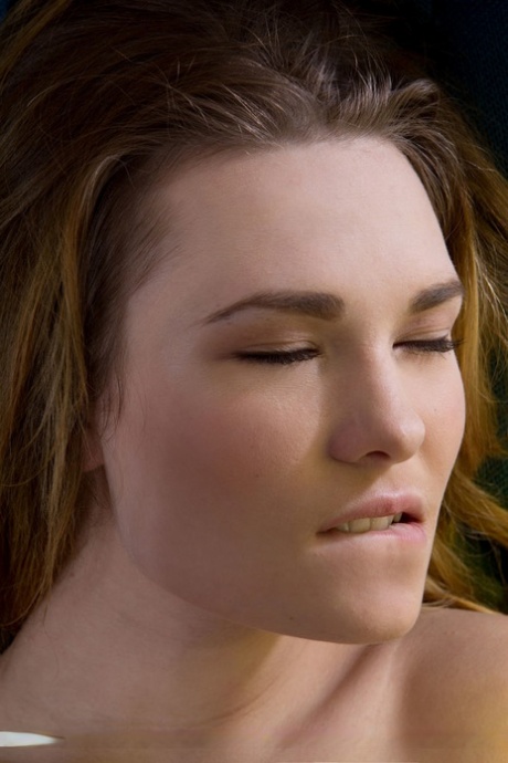 Melodie Merllin model porn photos