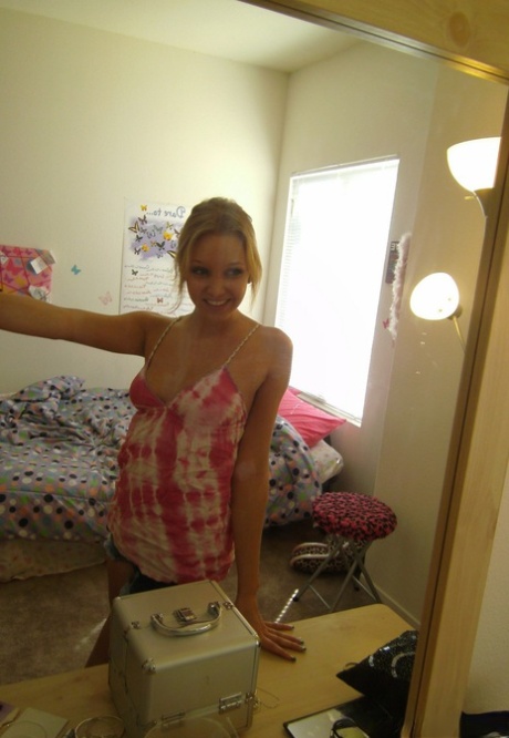blonde amateur free porn img