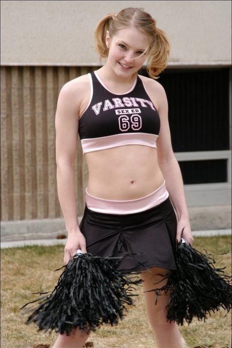 teen mini skirt hot nude photo