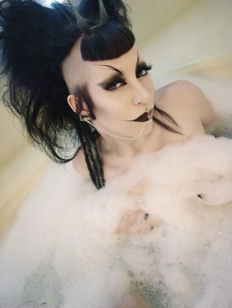 Razor Candi pornographic model pics