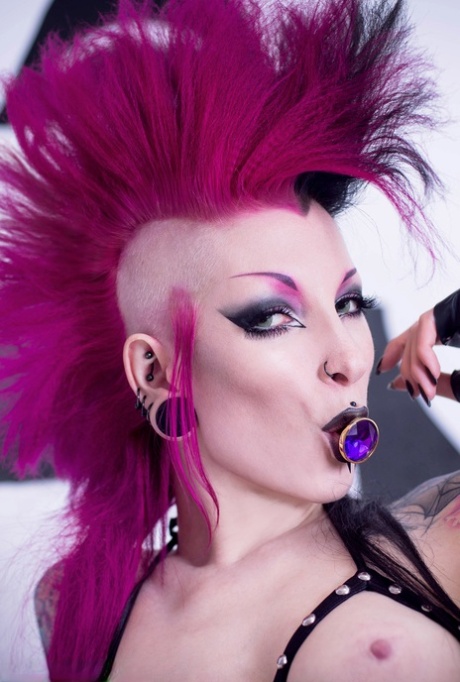 Razor Candi star porn pics