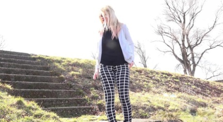 Izzy Delphine model exclusive picture