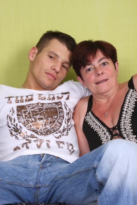 babička svádí chlapce krásná nahá obraz