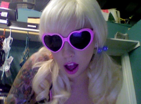 Lynn Pops star naked pics
