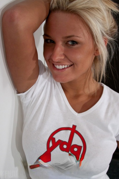 Kendra Rain beautiful model photo