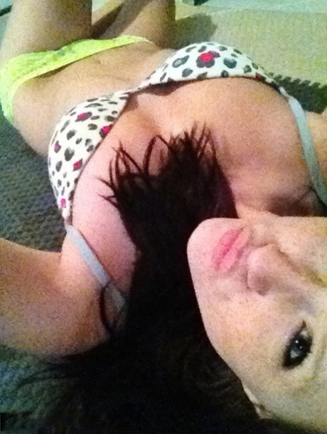Freckles 18 pretty model pic