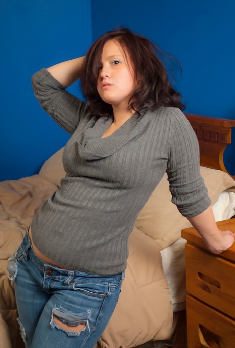 thick brunette art naked image