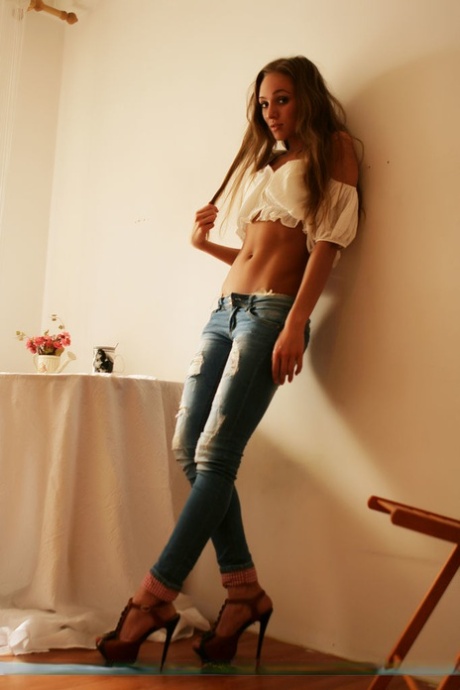 Tayra A Francesca xxx model pictures