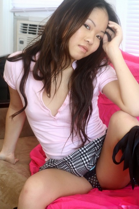 asiatisk tenåring solo porno av høy kvalitet foton