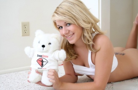 blonde amateur free porn photos