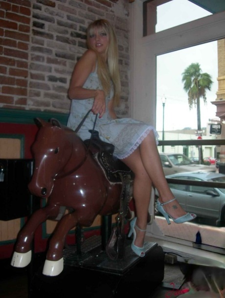 blonde amateur free naked archive