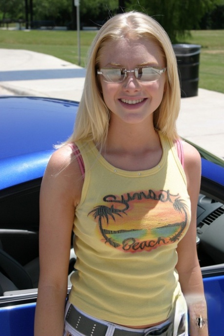 nerdy teen hot nude pic