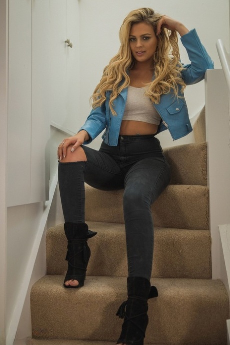 Danielle Sellers nice model images