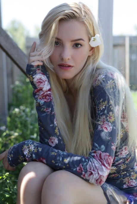Kira W erotic model images