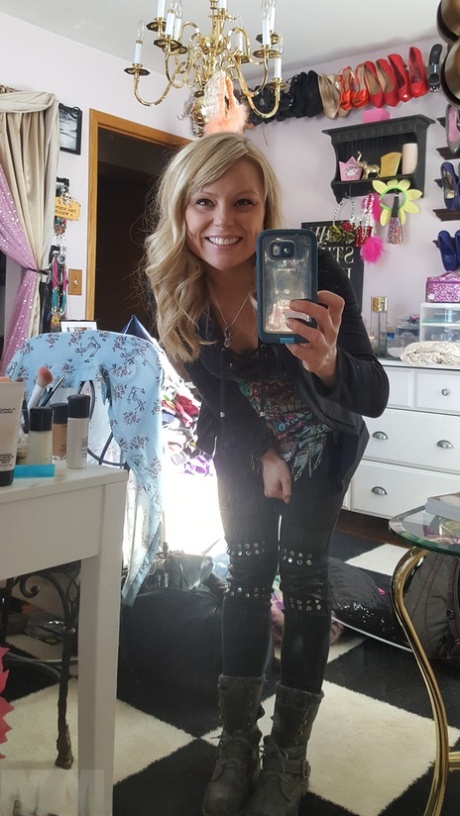 milf selfie hot image