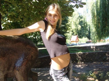 über Höschen gebeugt erwachsene nette foto