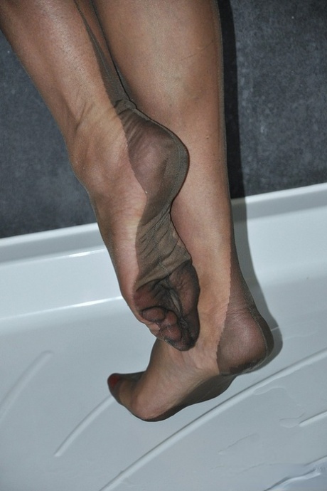 cougar feet pretty photo