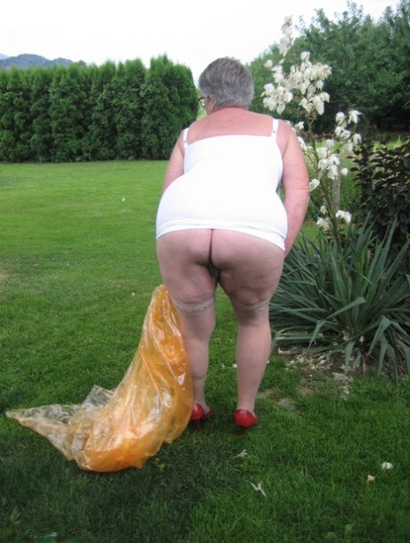 ssbbw mormor naken foto