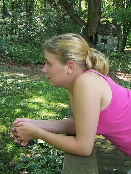 amateur outdoor free sexy img