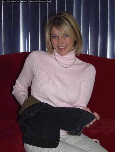 short hair blonde exclusive image