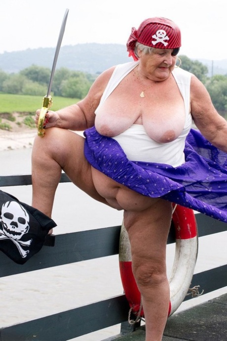 babcia pod spódnicą pornograficzne hd obrazy