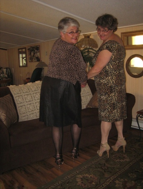 fat ass granny nudes img