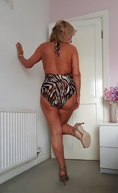 bikini della nonna xxx bellissimo immagini