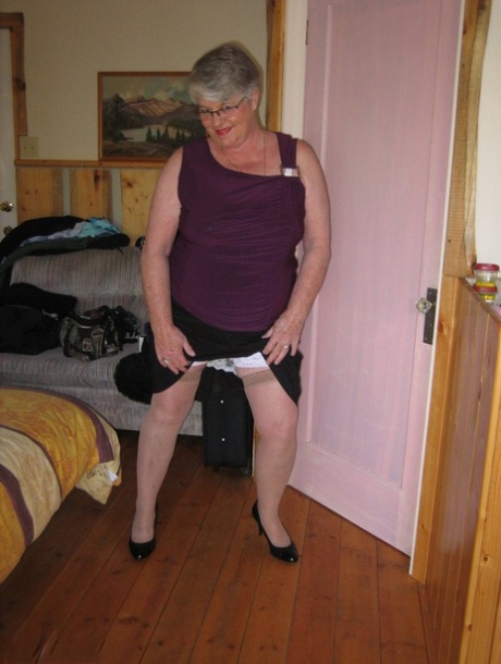 nonna sotto la gonna sexy foto