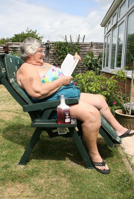 SSBBW-Oma xxx exklusive galerien