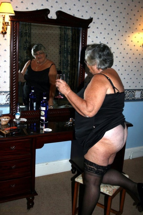 granny upskirt hot sexy images