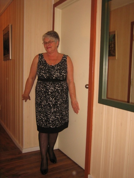 collant della nonna porno di nudi Immagine