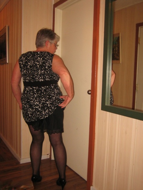collant della nonna nudo pornografico immagini