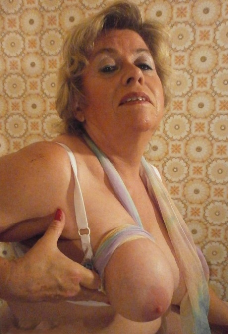 cama nua gostosa foto