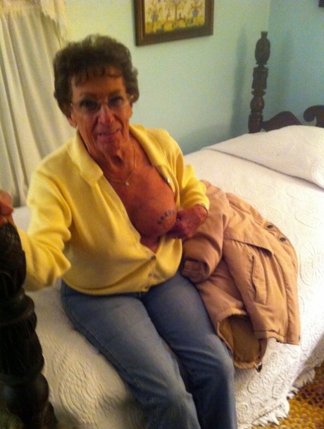 granny undressing free sex archive