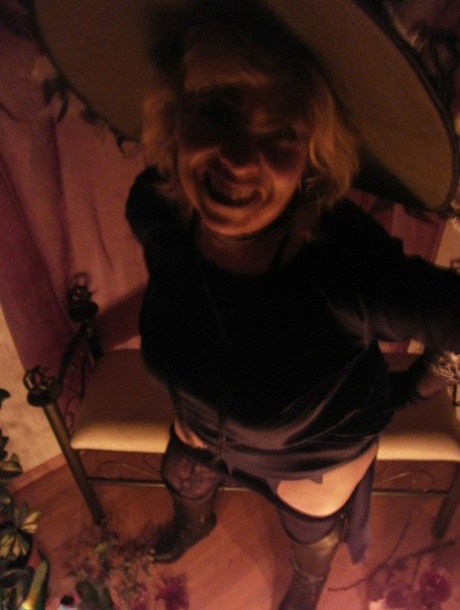 granny pantyhose naked pictures