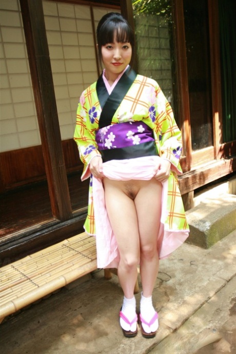 japanese upskirt nude pic