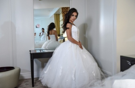 bride hot naked img