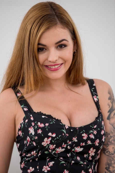Lara Duro star art gallery