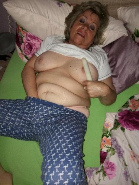 granny slut erotic pic