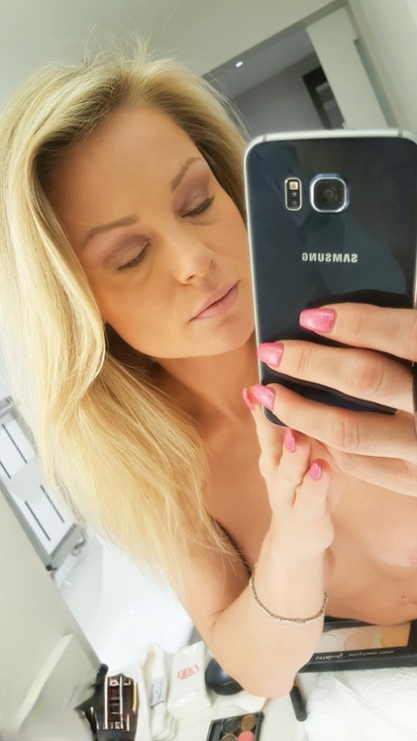 milf selfie hot xxx pic