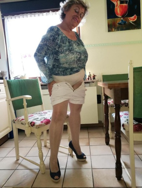 熟女群交 藝術色情 圖片
