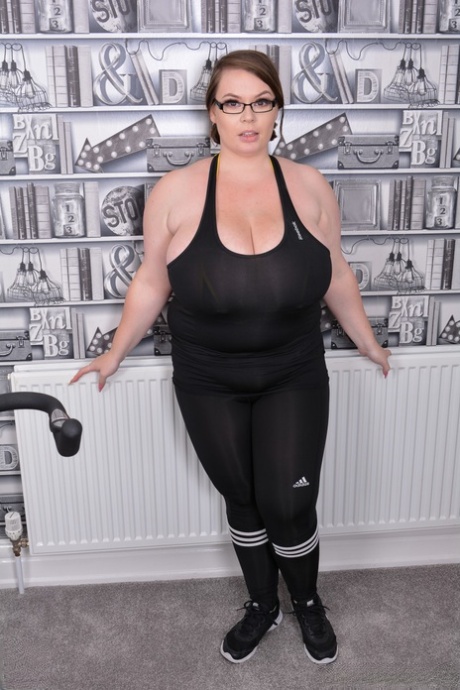 Georgina Gee naked star pic