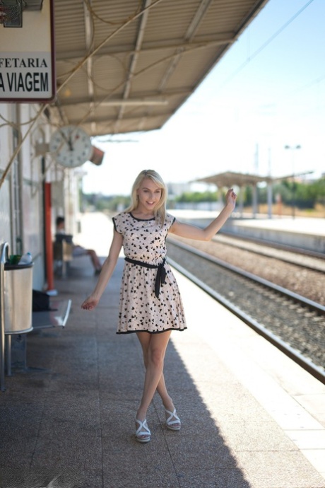 jupe blonde xxx érotique galerie
