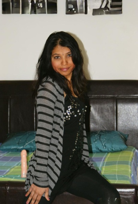 Kavya Sharma star adult image