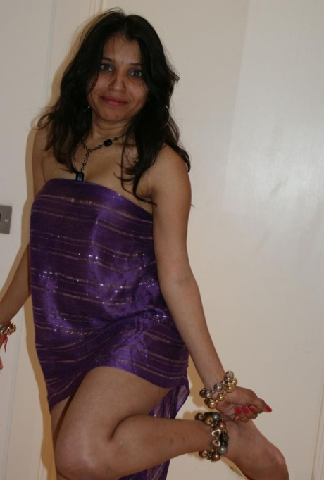 indian milf exclusive image
