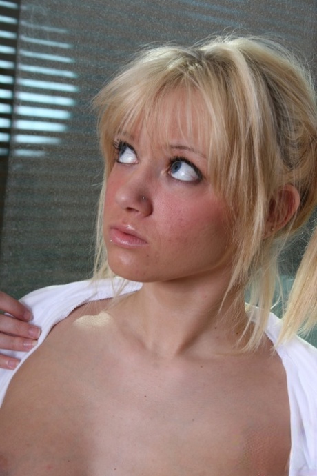 Ditzi Dani model nude pictures