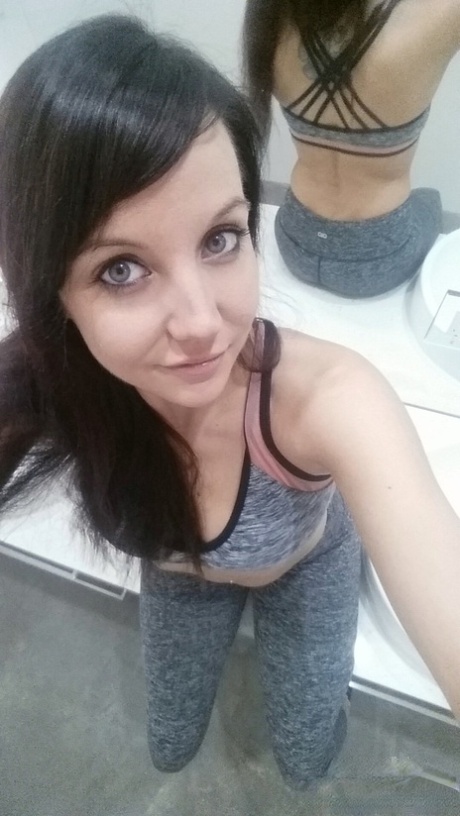 Amber Hahn free pornstar photos