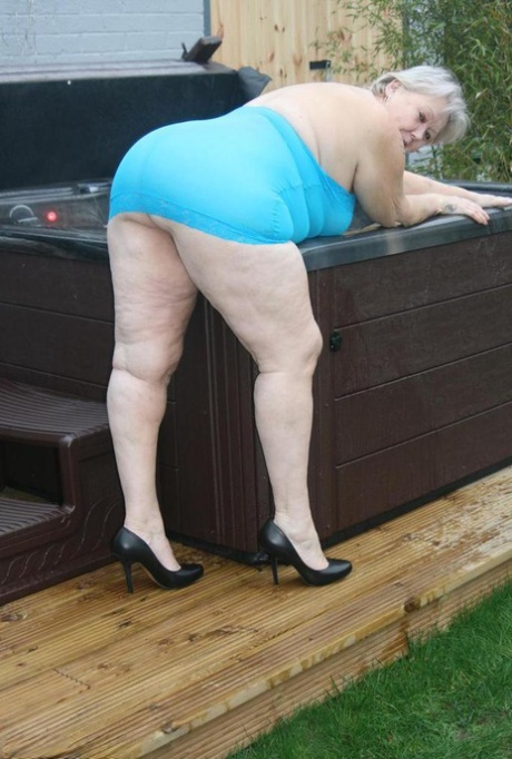 granny skirt free sex photos
