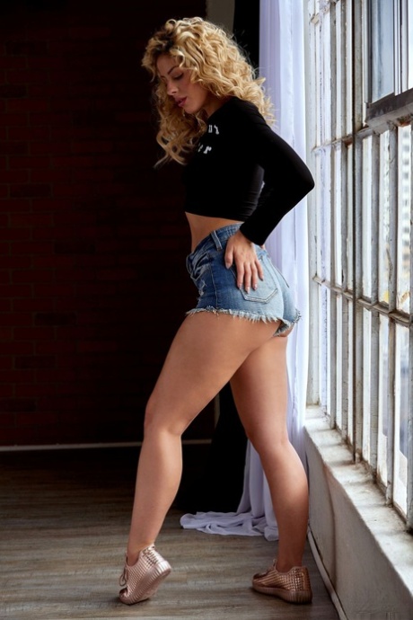 Jillisa Lynn erotic pornstar picture